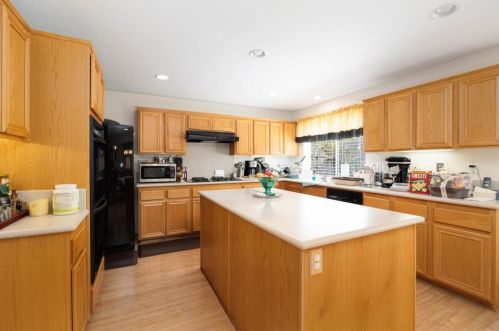 1352 Granite Springs Dr, Chula Vista CA  91915-1540 exterior