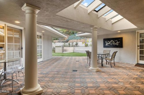 3333 Country Club Dr, Glendale CA  91208-1717 exterior