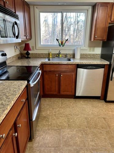 440 Elm St, Upper Stepney CT  06468-2202 exterior