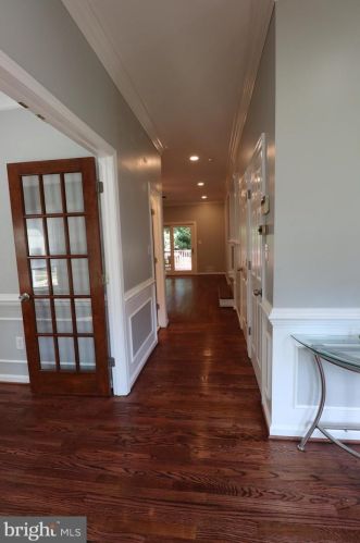 8005 Lake Pleasant Dr, Springfield VA  22153-3005 exterior