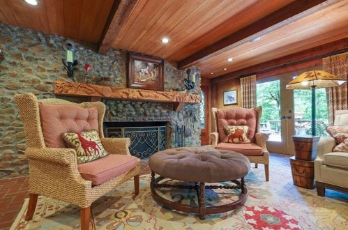 1630 Brandon Hall Dr, Atlanta GA  30350-3703 exterior