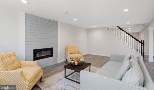 8114 Drayton Ln, Springfield VA  22151-1814 exterior