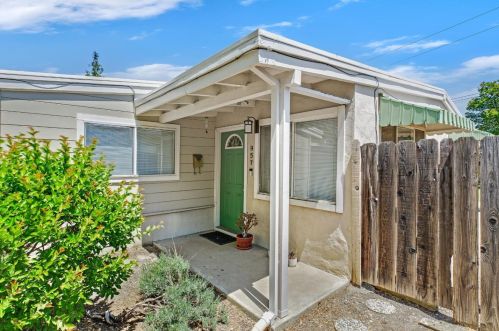 957 Burgoyne St, Mountain View, CA 94043-3023