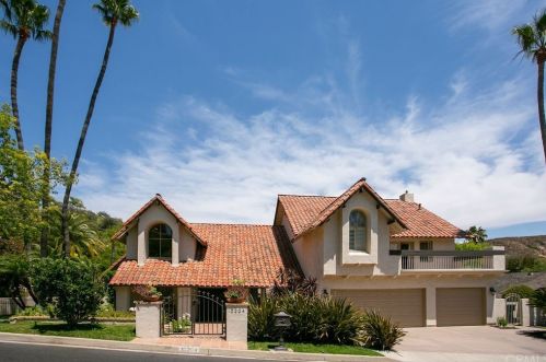 10204 Overhill Dr, Santa Ana, CA 92705-1560