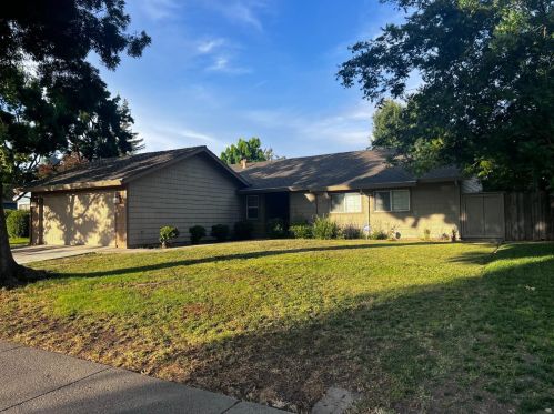 2151 Canyon Creek Dr, Stockton, CA 95207-4558