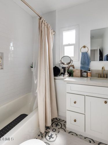 604 Hawthorne St, Glendale CA  91204-3105 exterior