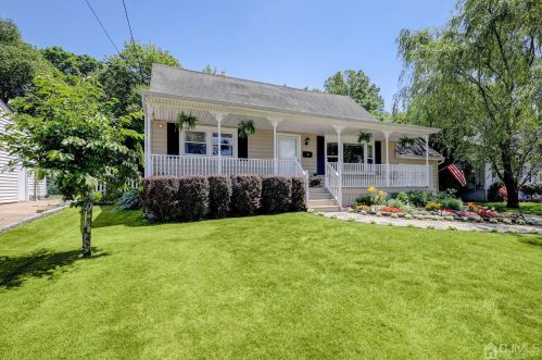 18 Darwin Rd, Old Bridge, NJ 08857-1310