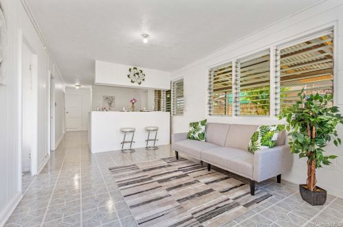 1413 Kuipaakea Ln, Honolulu, HI 96817-2816