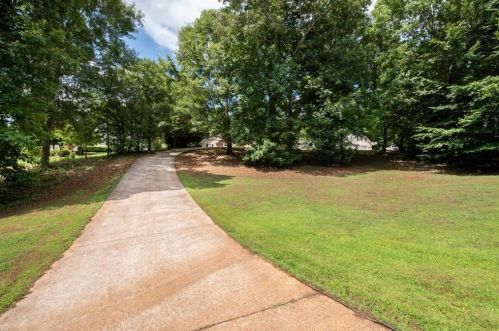 5208 Monarch Dr, Gainesville, GA 30506-7319
