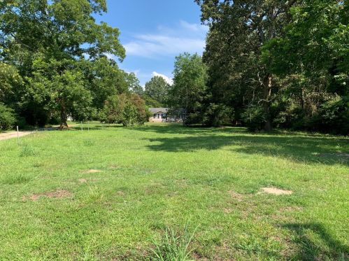 1390 Mail Route Rd, Bonneau, SC 29431-3305