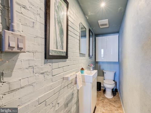 2111 4th St, Philadelphia, PA 19148-3302