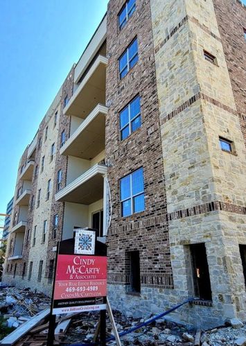 15875 Spectrum Dr, Addison TX 75001-6382 exterior