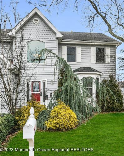 28 Wealthy Ave, Middletown, NJ 07748-5279