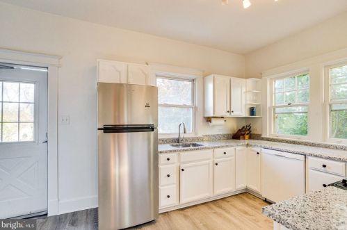 9011 Colesville Rd, Silver Spring MD 20910-1653 exterior