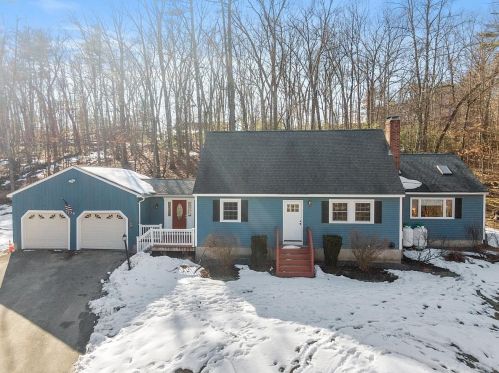 10 Deerwood Dr, Amherst, NH 03031-2011