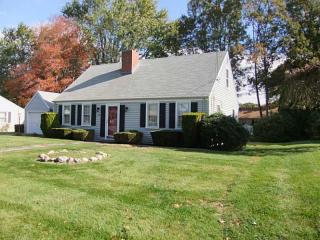 20 Nakomis Dr, Warwick, RI 02888-5506