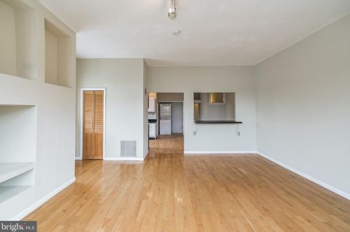 32 Girard Ave, Philadelphia PA  19123-1721 exterior