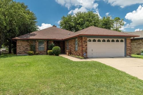 7932 Camelot Rd, Fort Worth, TX 76134-4872