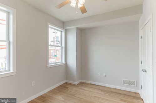 2033 4 St, Philadelphia PA 19122-1509 exterior