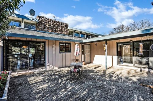 18605 Shore Dr, Middletown, CA 95467-8628