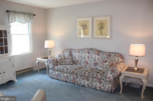 2482 Creek View Dr, Lancaster PA  17602-1451 exterior