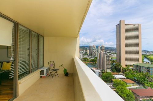 2092 Kuhio Ave, Honolulu HI  96815-2151 exterior
