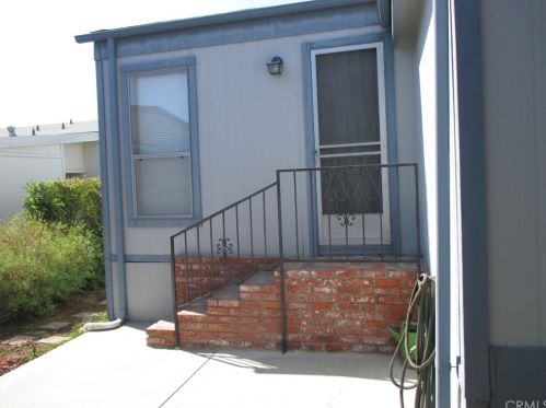 5200 Irvine Blvd, Irvine CA  92620-2013 exterior