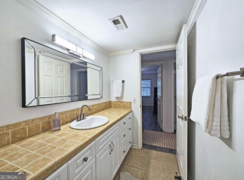 83 Montre Sq, Atlanta GA  30327-4046 exterior