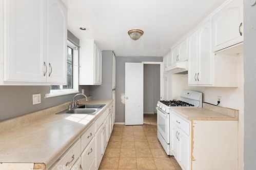 516 Parkwood St, Anaheim, CA 92801-4558