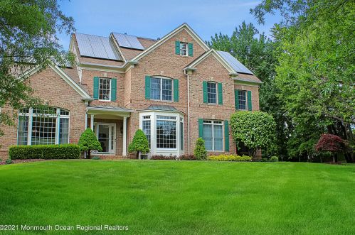 15 Cinnamon Ct, Holmdel Village, NJ 07733-1476