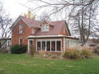 502 Hospital Dr, Paola, KS 66071-1308