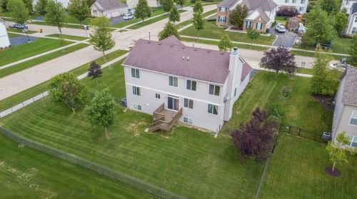 722 James Dr, Pingree Grove IL  60140-8291 exterior