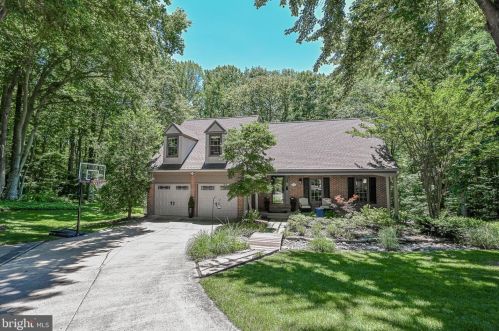 7711 Gralnick Pl, Springfield VA  22153-3907 exterior
