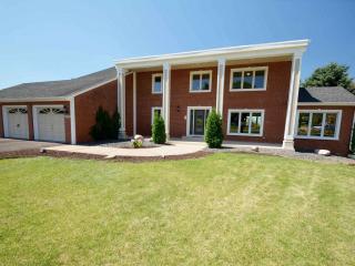 2078 Cottage Grove Dr, Saint Paul, MN 55129-9713