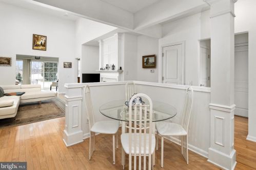 225 Sparrow Dr, Trenton NJ 08690-2464 exterior