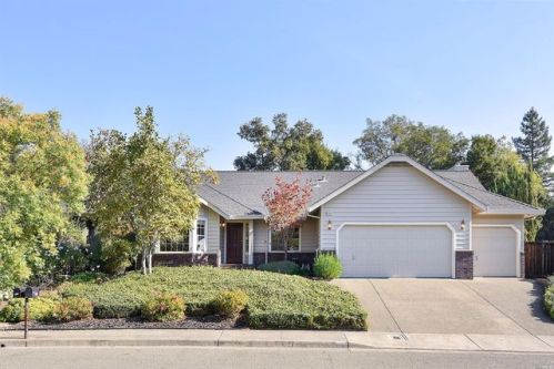 408 Fairway Ct, Healdsburg, CA 95448-4386