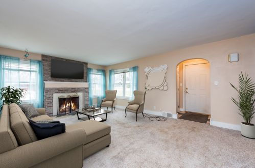 428 Harden St, Antioch, IL 60002-1806