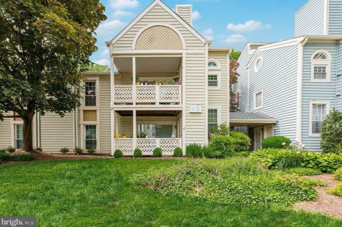 7648 Willow Point Dr, Falls Church, VA 22042-7582