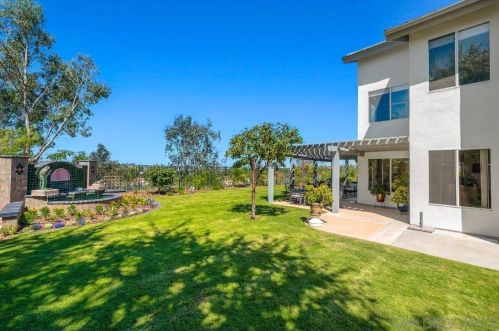 1597 Parkview Dr, Vista CA  92081-8750 exterior