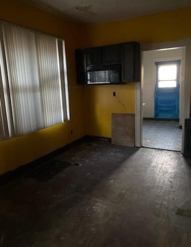 364 Johnson St, Gary, IN 46402-1040