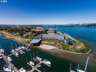 160 Hayden Bay Dr, Portland, OR 97217-7982