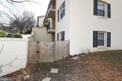 5898 Surrey Hill Pl, Springfield VA  22152-1143 exterior