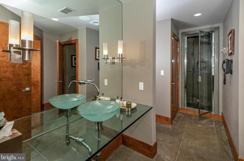 110 Brooks Bnd, Princeton NJ  08540-7545 exterior