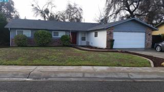 129 Carl Dr, Visalia, CA 93291-5438