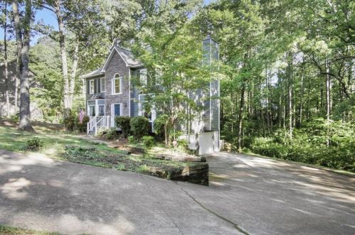 1337 Palm Ridge Ct, Holly Springs, GA 30115-9375