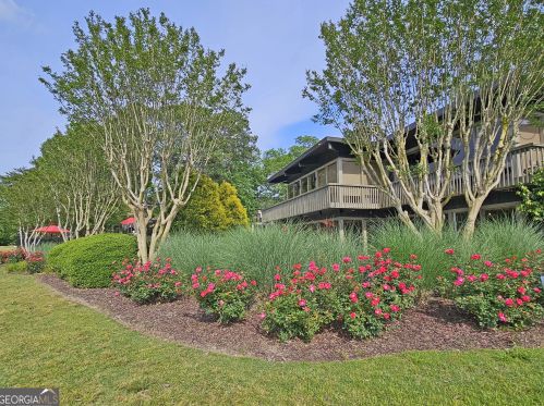 83 Montre Sq, Atlanta GA  30327-4046 exterior