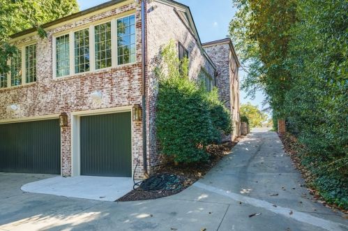 3180 Arden Rd, Atlanta GA  30305-1912 exterior