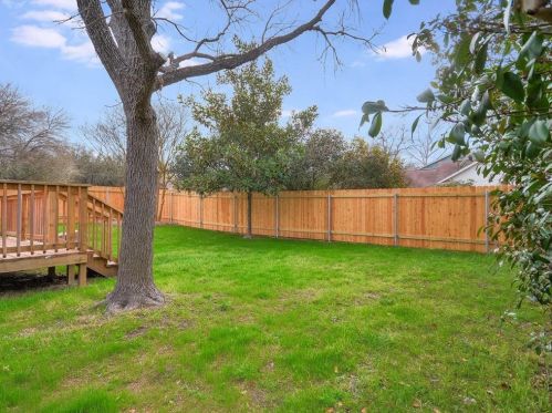 8114 Cache Dr, Austin TX  78749-3824 exterior
