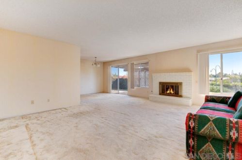 711 Honeydew Ln, Vista, CA 92084-3115