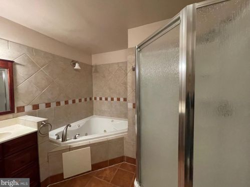 12 Colebrook Ct, Princeton NJ  08540-7050 exterior